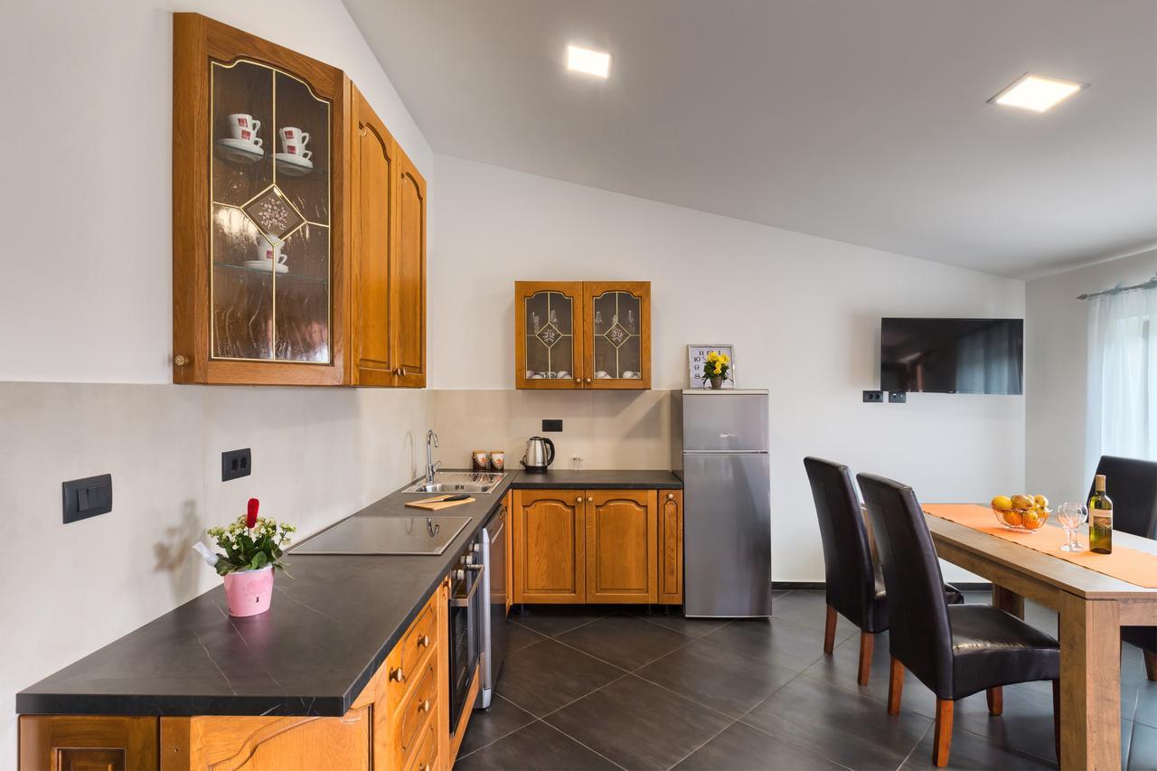 Apartments Ines Pula Exterior photo